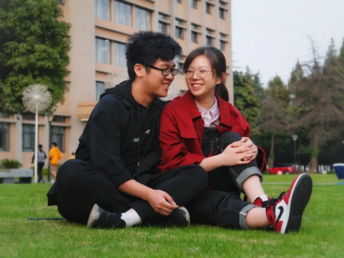 江苏"最强"学霸情侣：包揽班级第一，双双斩获国家奖学金，携手保送985