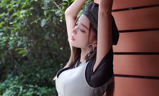 一句“窮哈”被嘲三年，古力娜扎終于釋懷了，自嘲是最佳solo歌手