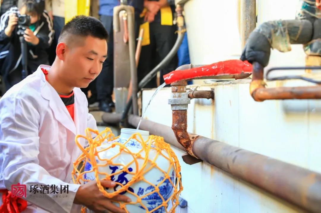 天时物道 酒海观澜 河北琢酒集团第十三届头魁酒祭祖大典隆重举行