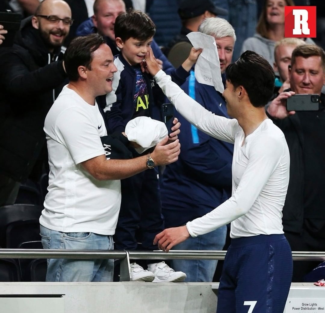 热刺3-0！凯恩梅开二度开心笑了，孙兴慜赛后一举动赢得全场掌声
