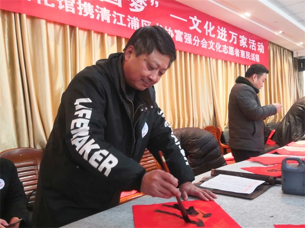 淮安文化志愿者新春佳节前夕惠民送祝福