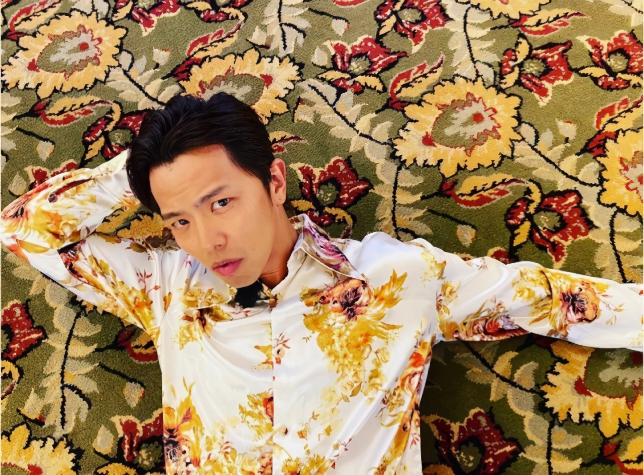 杨丞琳带领“华冈五人帮”陪黄鸿升父亲庆中秋，又哭又笑彼此安慰