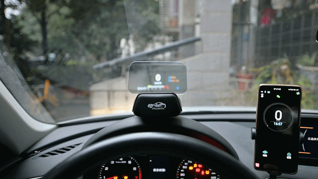 科技感提升1000%，加装车载HUD是怎样一番体验？