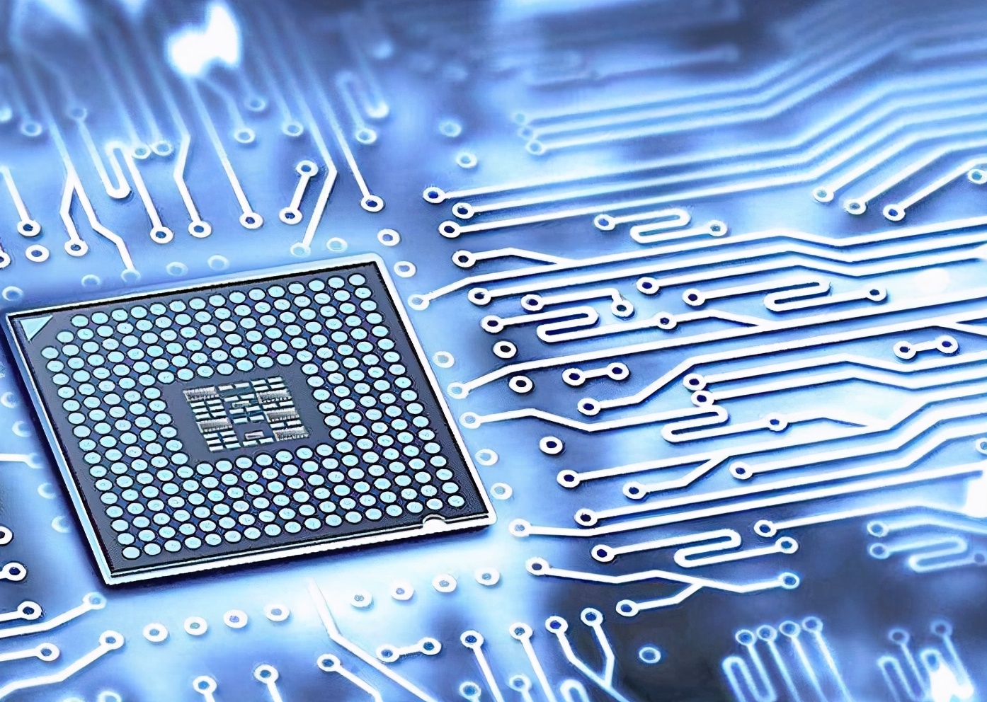 美国再挥制裁大棒，中芯国际内忧外患，这次还能成功突围吗？