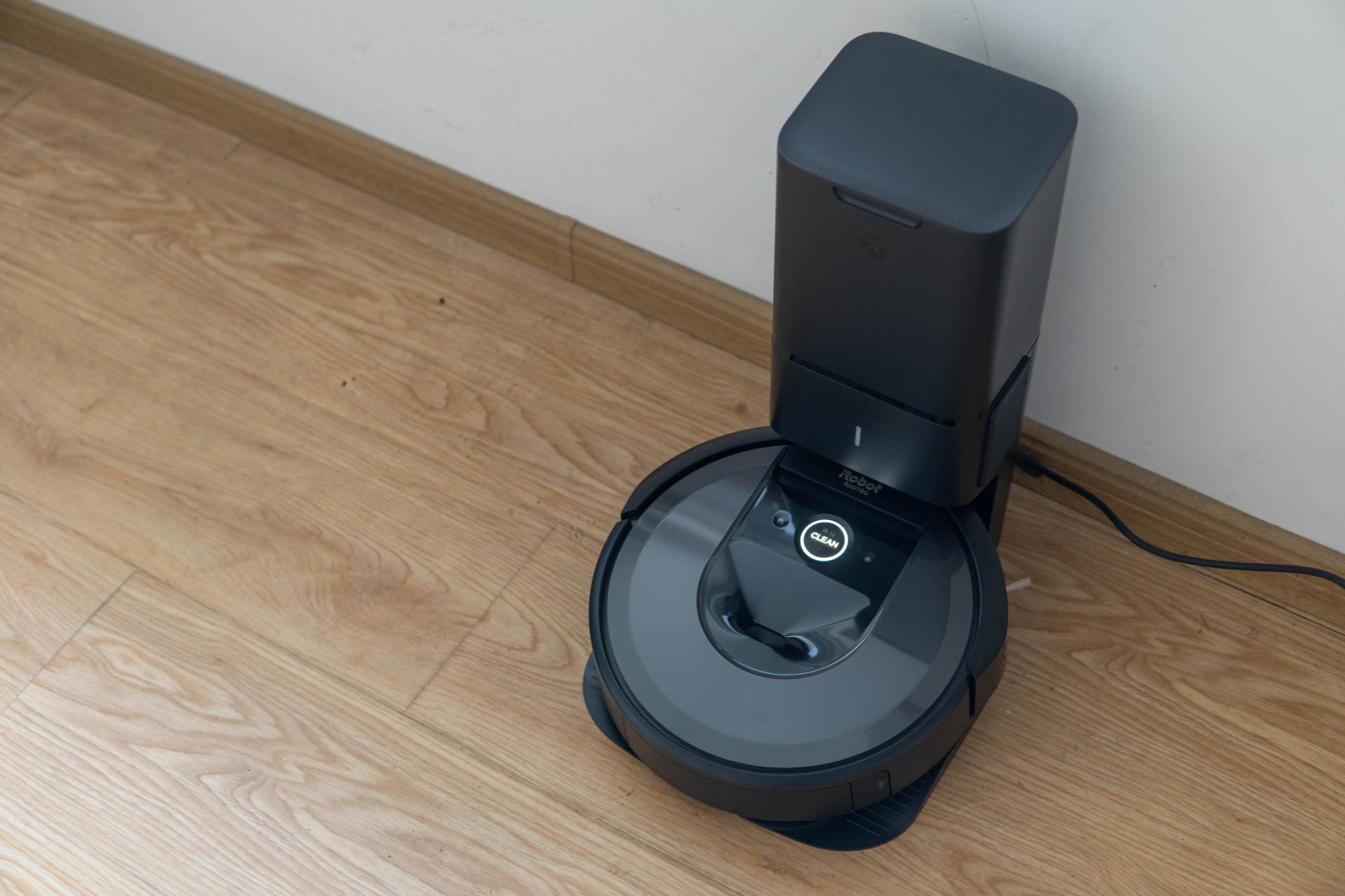 iRobot i7+ 扫地机器人值得买吗？集尘袋设计会是未来的方向吗？