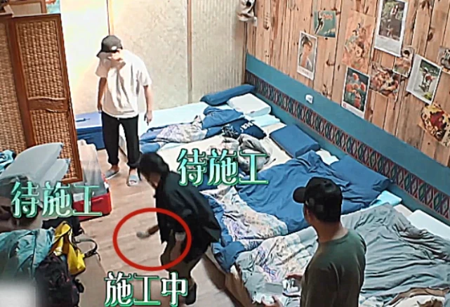 蘑菇屋传出一声厕所爆炸了，全员不知所措，谁注意张子枫的表现？