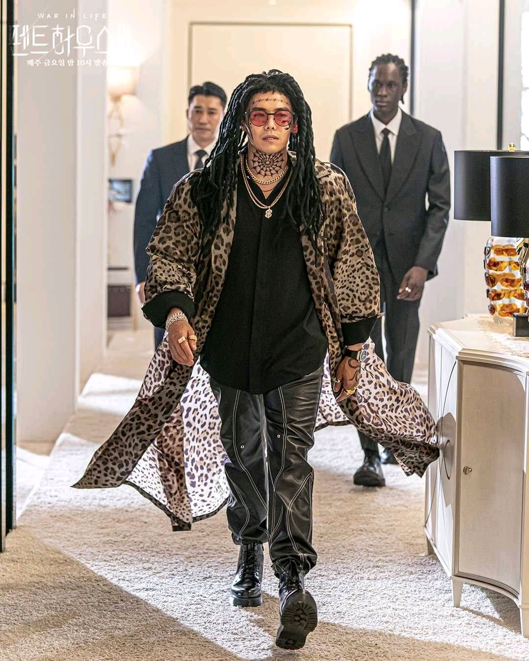 爽剧顶楼3风波不断,以黑人造型复活的洛根李双胞胎被批种族歧视