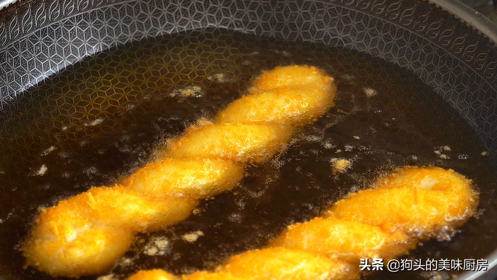 最近酸奶大麻花火了，做法配方告訴你，外酥裡軟，口口爆漿