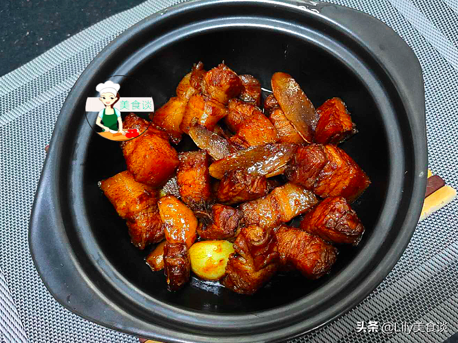 紅燒肉的家常做法，不炒糖色、不加大料，簡單一燜，色澤紅亮鮮香