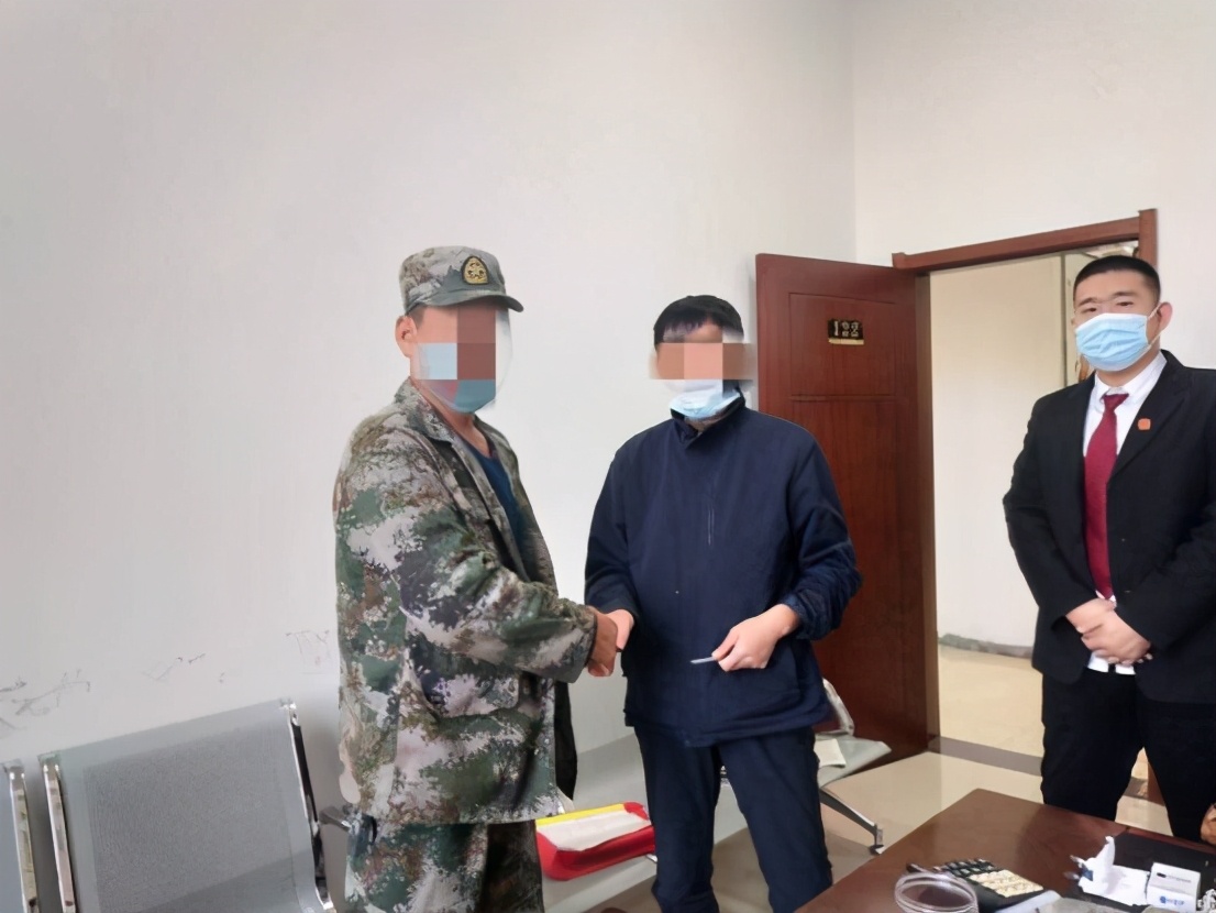 法官下乡调解，双方握手言和