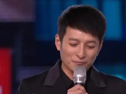 跨年晚会状况百出：汪涵不在状态，应采儿假唱