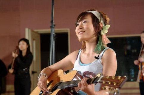 与丈夫新婚第一百天，陈琳从阳台上一跃而下，死后为何还带着口罩