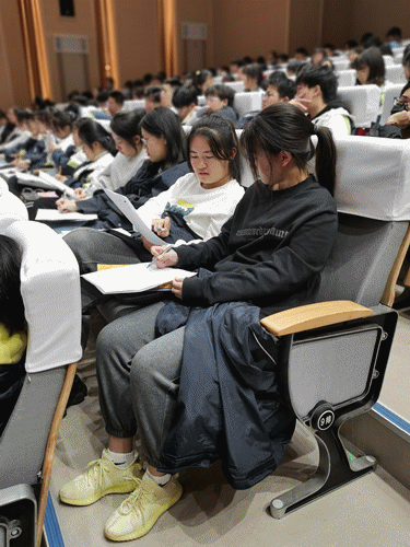 语奥走进张家港常青藤实验中学：以梦为马，不负韶华