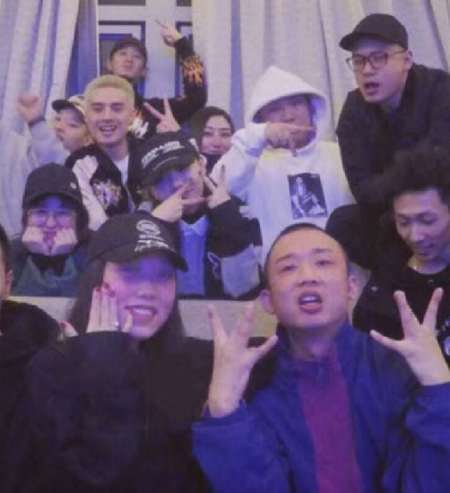 18岁接济男友，22岁结婚，24岁生子，她用6年降伏