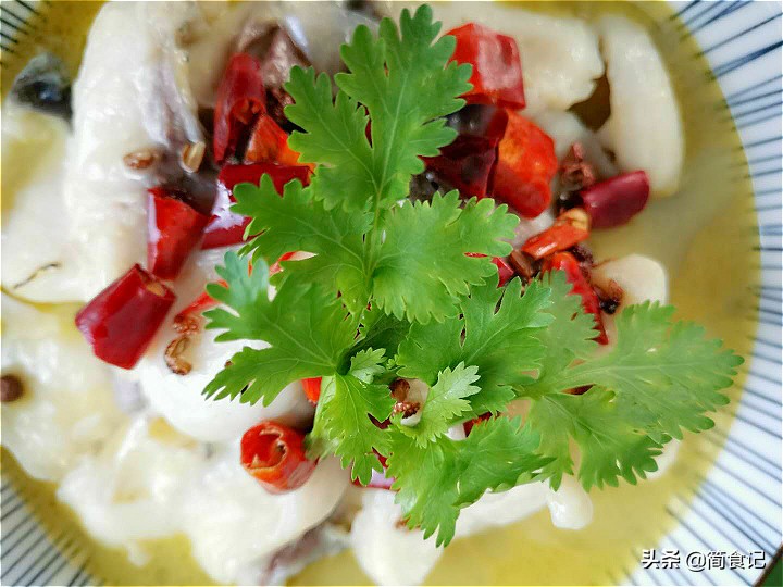 Make sauerkraut fish, the fish fillet will be broken after the pot?  Chef: One more step, the fish fillets won’t break for a long time and are more tender