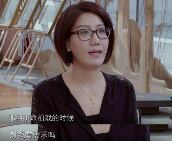 靠怼明星出名的主持人，易立竞又当又立，让人生厌！杨幂都秒怂