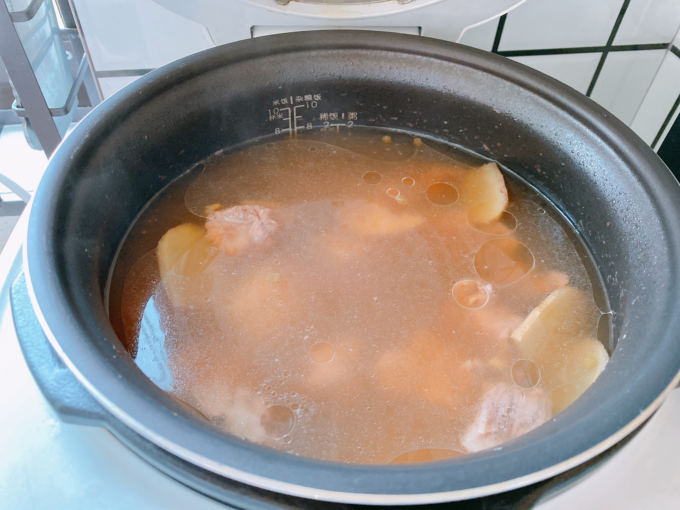 2节莲藕1把绿豆，炖出最适合秋天的汤，清热降火健脾补钙，超好喝