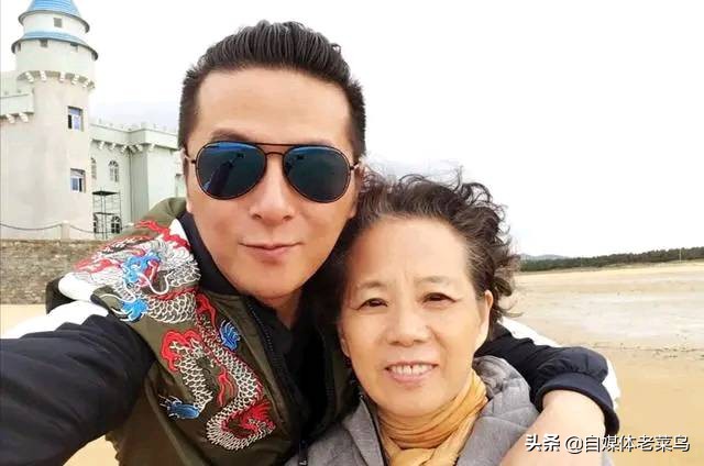 朱雨辰41岁仍未婚，一切都是源于还有一个“好妈妈”