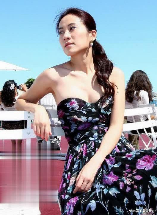 高材生的叶璇历经多段感情退化为单细胞动物,