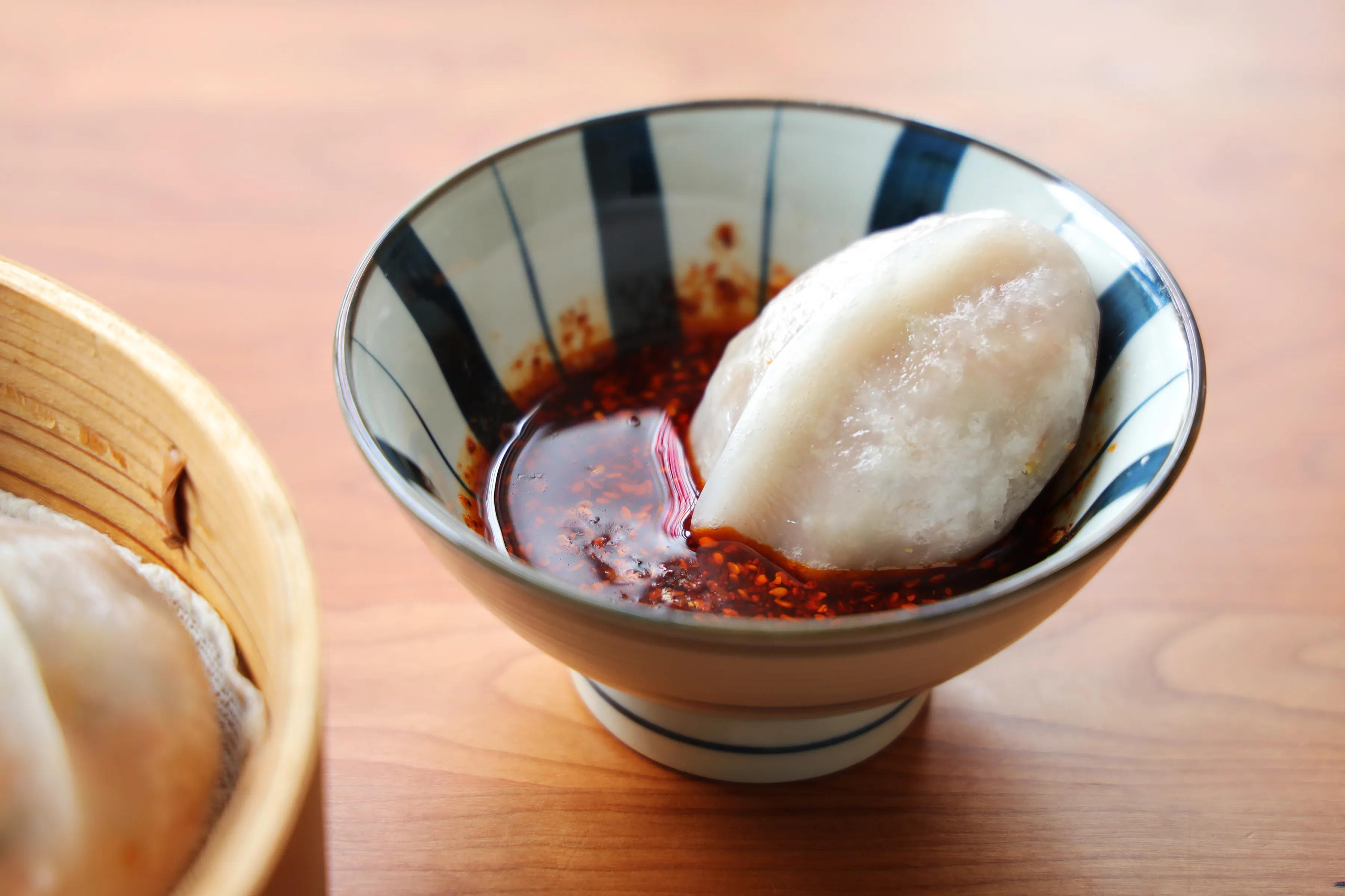 比包子饅頭還好吃，外皮有嚼勁，餡料滿滿，一次吃3個都不過癮！