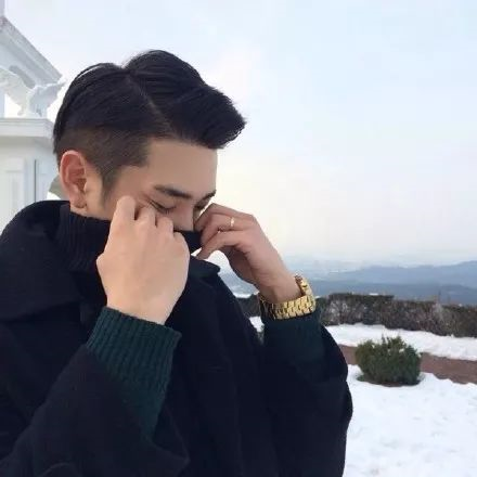 男生头像：高冷帅气男生头像