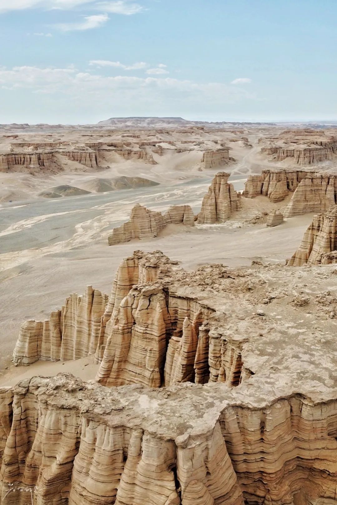 Self-driving Xinjiang Dahaidao No Man’s Land, deep into Yadan Desert, a rare wonder