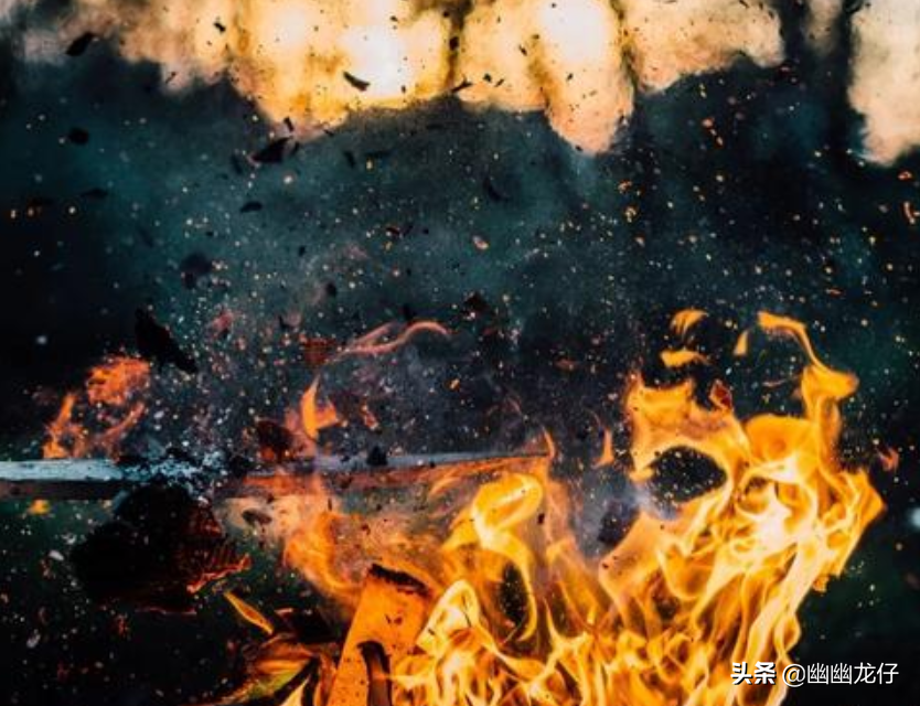 科学解密“人体自燃”，神秘现象背后的科学依据——烛芯效应