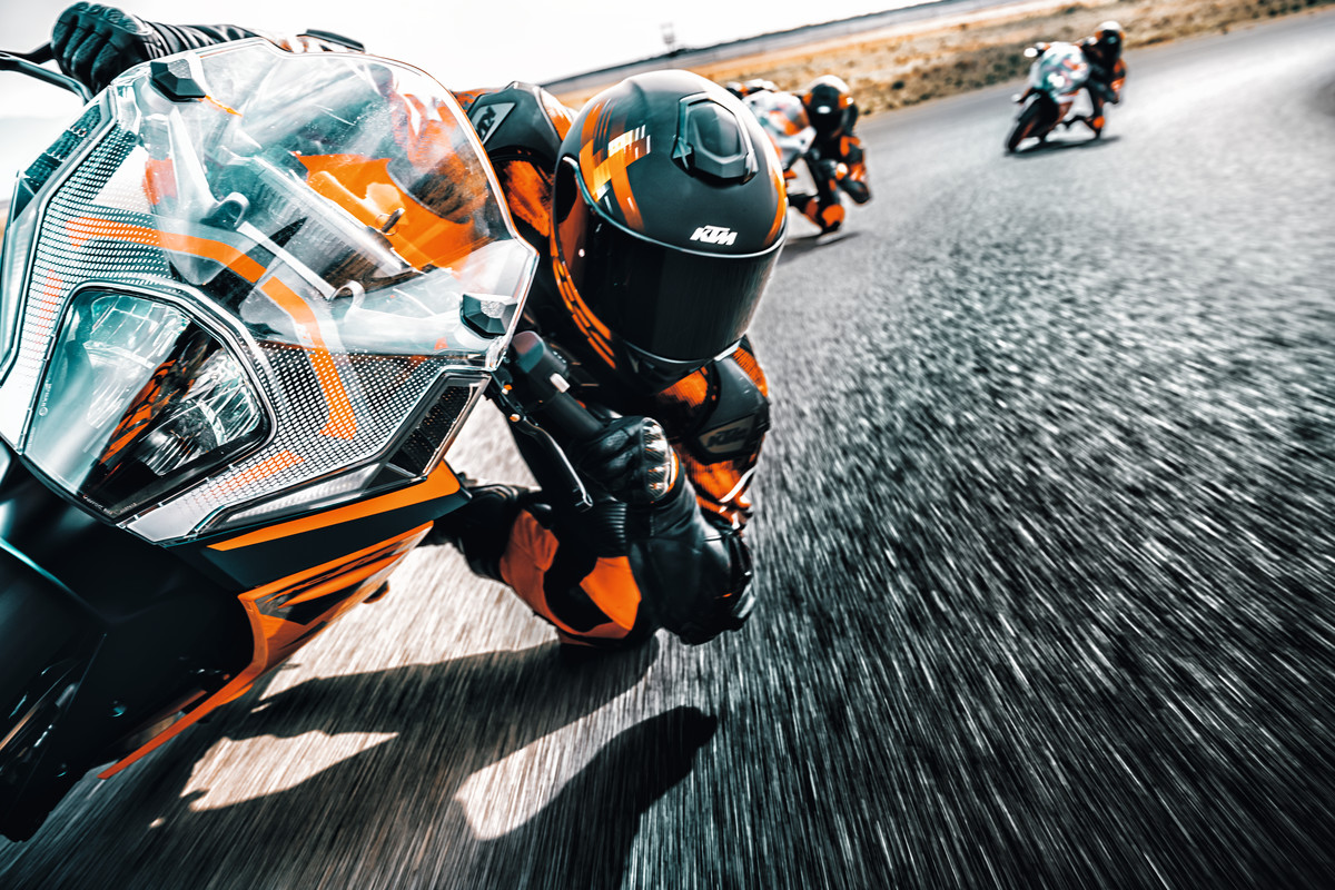前后悬挂可调、完整电控上身!2022 KTM RC390海外发布