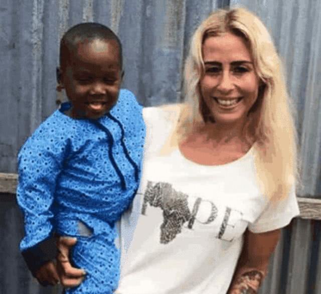 3岁小孩喝水都是奢望在街头乞讨，被美国女人领回家后，如今怎样