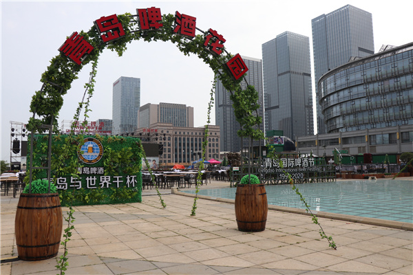 今年是青岛啤酒花园运营经理宋玉明"陪跑"啤酒节的第五年.
