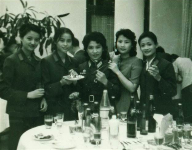 自由恋爱如同泡沫，《家》and《故乡》：青年吹