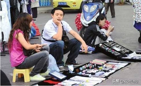 地摊经济复苏，成都一城2月新增10万人就业，说明了什么？