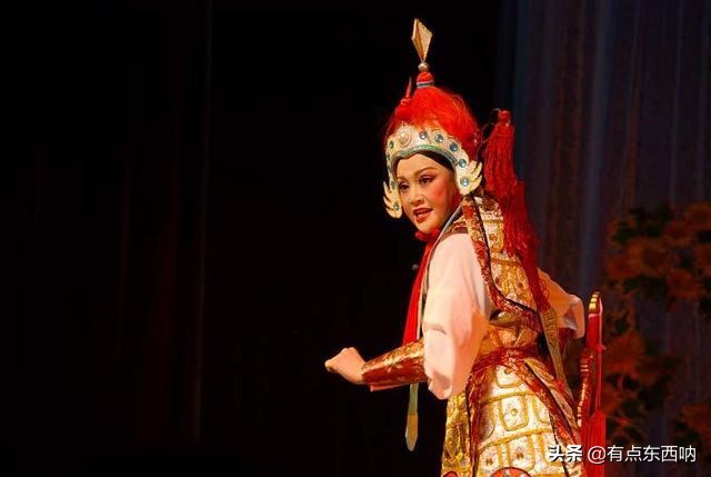 23岁未婚先孕，26岁二婚，“七仙女”严凤英3段坎