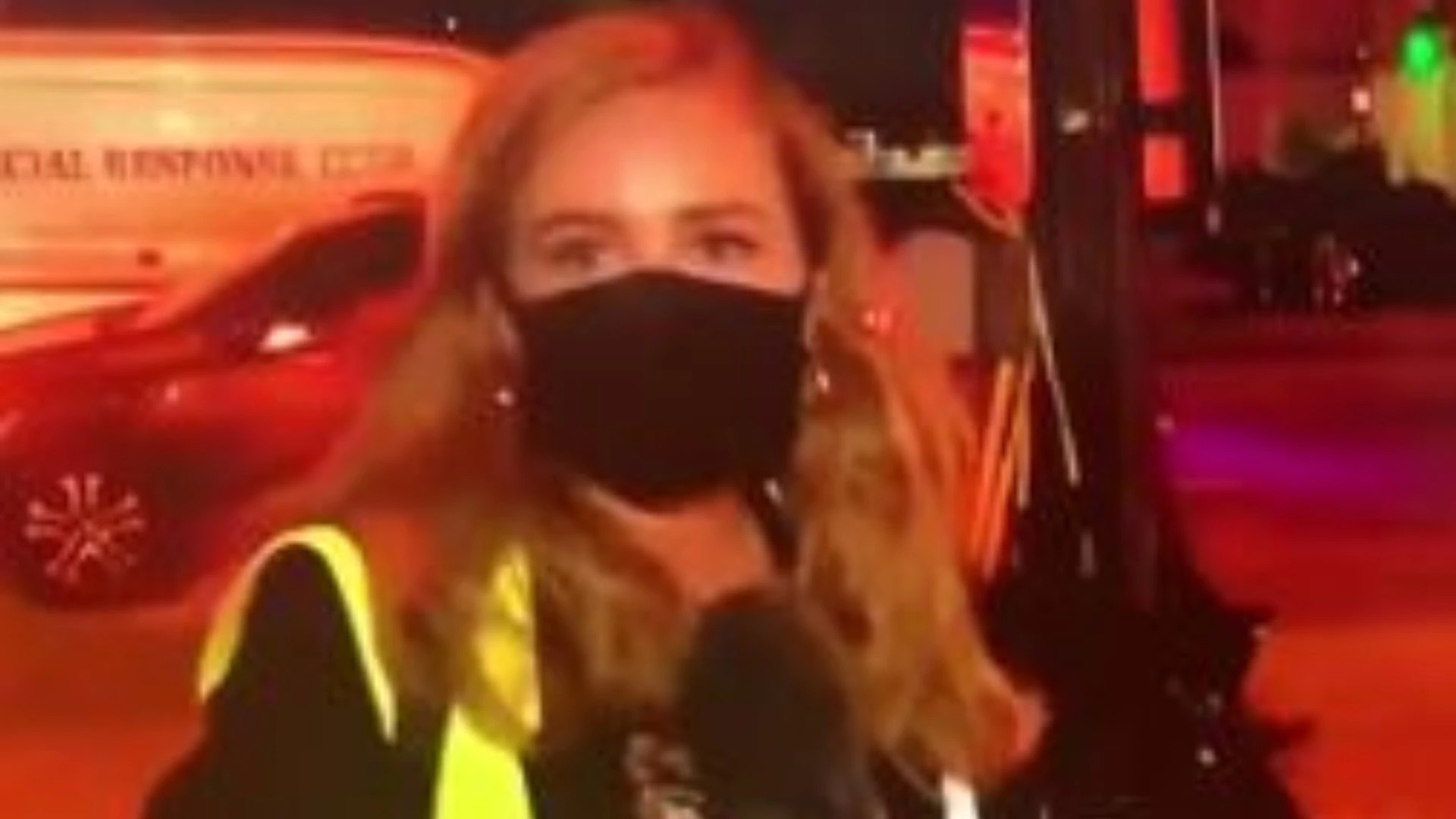 美国大骚乱，愈演愈烈，记者被警察击中！大批军警正包围示威现场