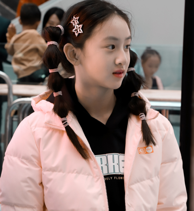 田亮傲嬌曬12歲女兒騎馬照，森碟變小騎士又美又颯，長腿太優越