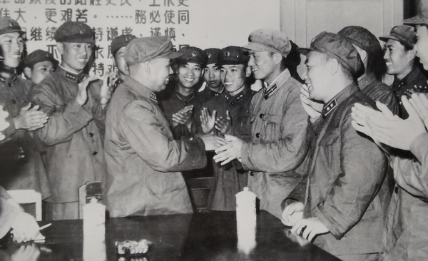 许世友儿子入伍30年，不甘心只做副团级，许世友：你很了不起？