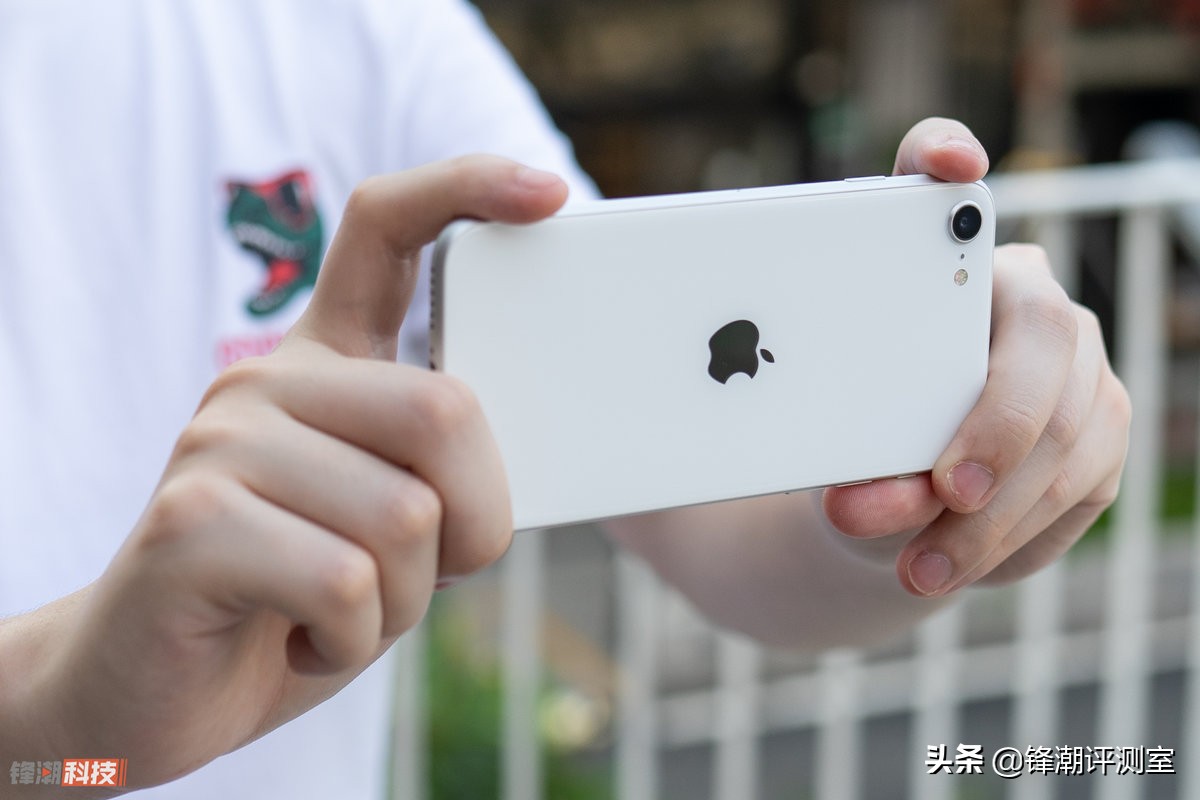 iPhone SE 深度评测：性能与体验，这次你能一手掌握