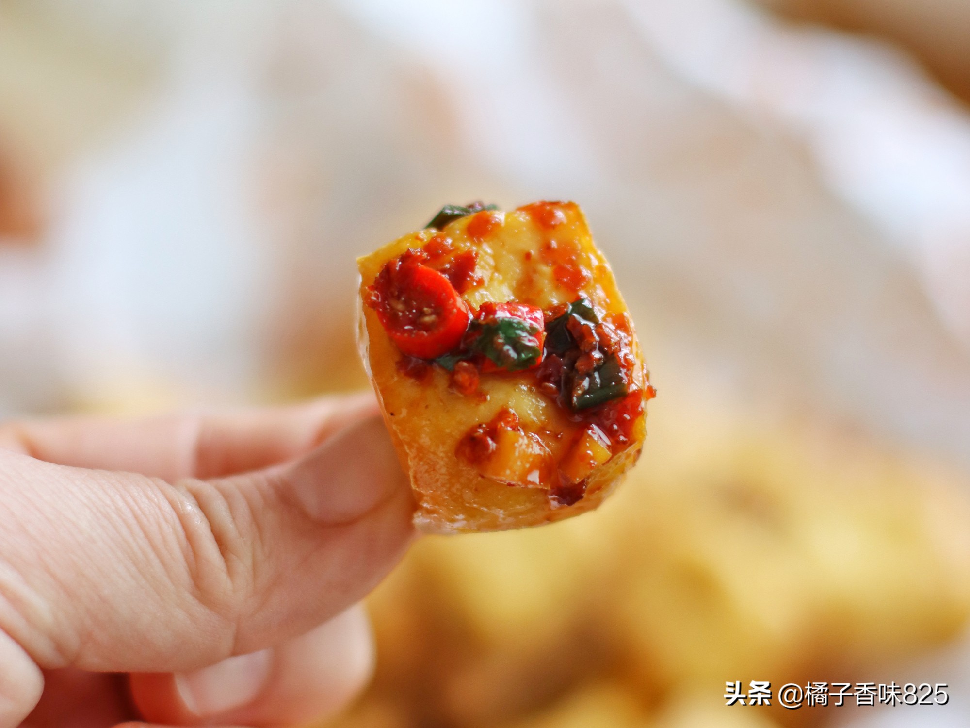 麻婆豆腐靠边站，豆腐新做法，外皮酥脆里面软嫩，蘸上料汁巨好吃