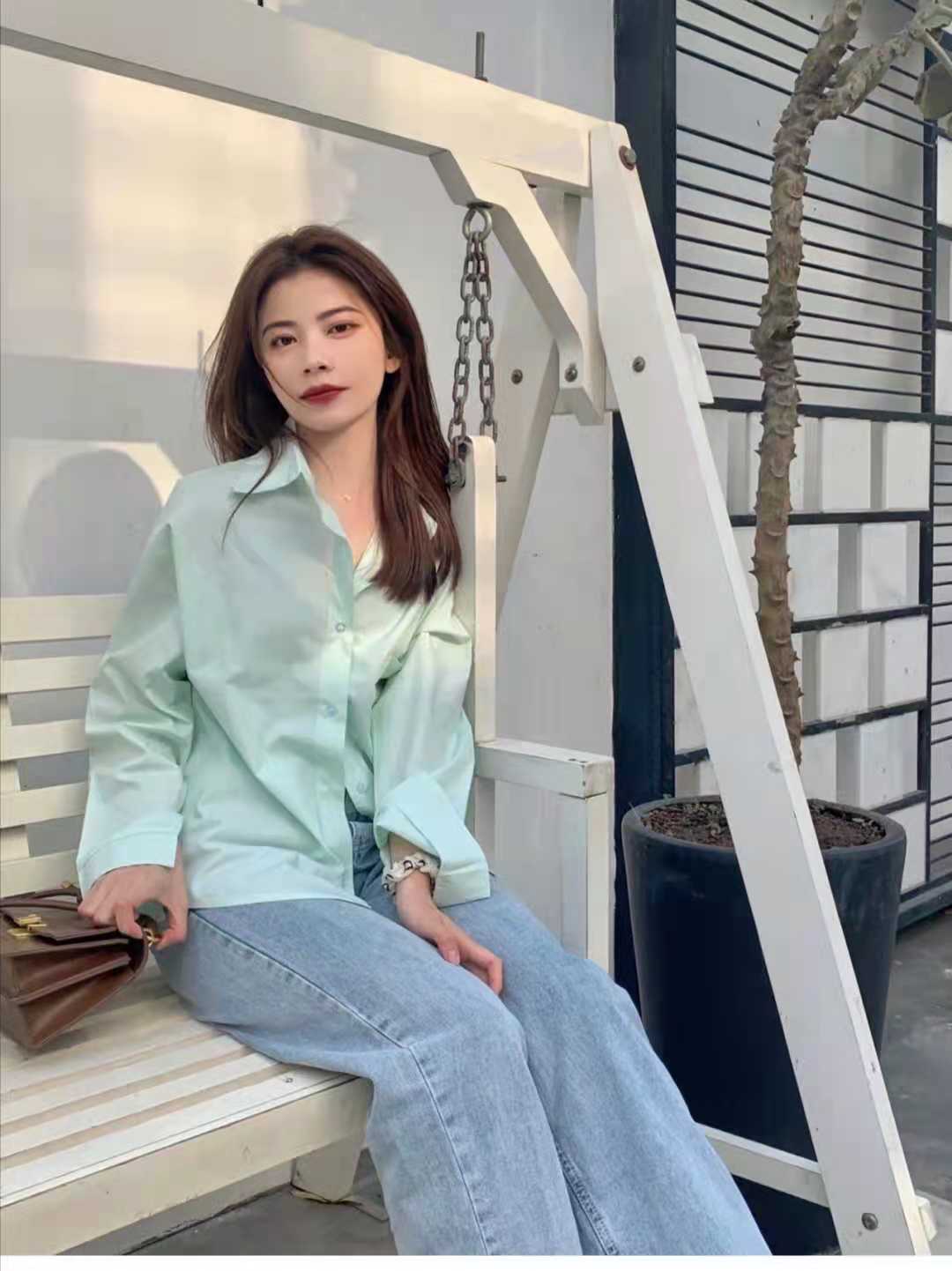 What color pants look good with a mint green top iMedia