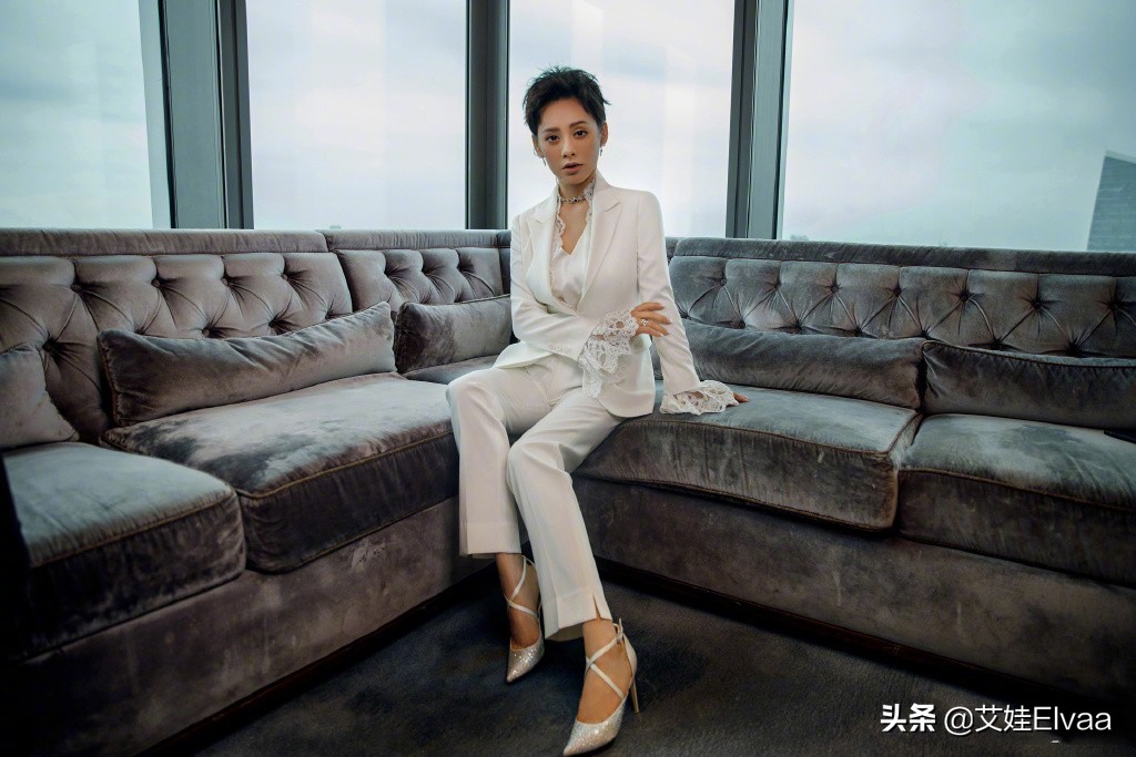宁静为出道太拼命！穿短袖配哪吒头被“绷带”抢镜，看着让人心疼