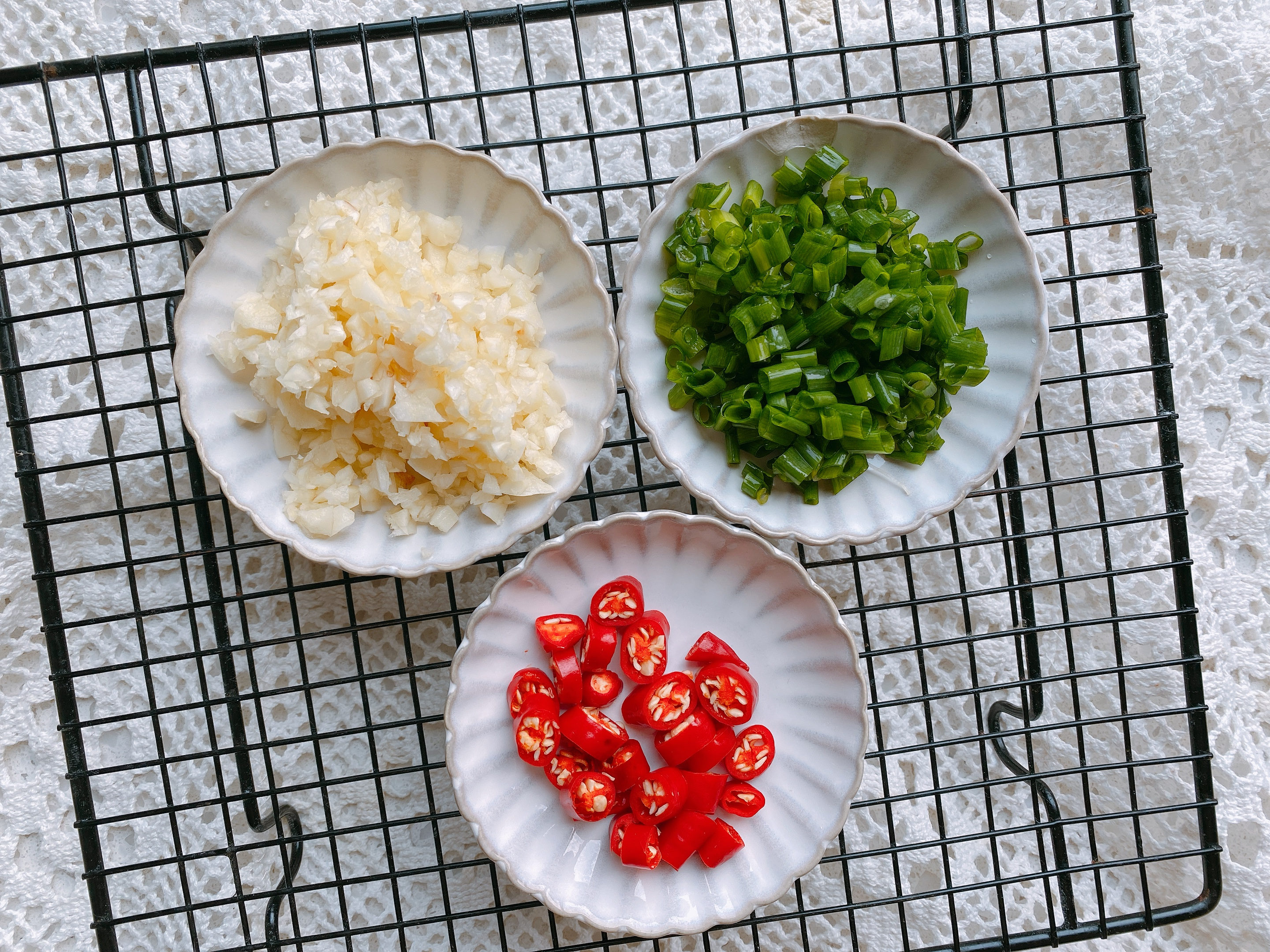 夏天馋这口凉拌面，掌握秘诀“321”，面条不粘连，爽滑筋道入味