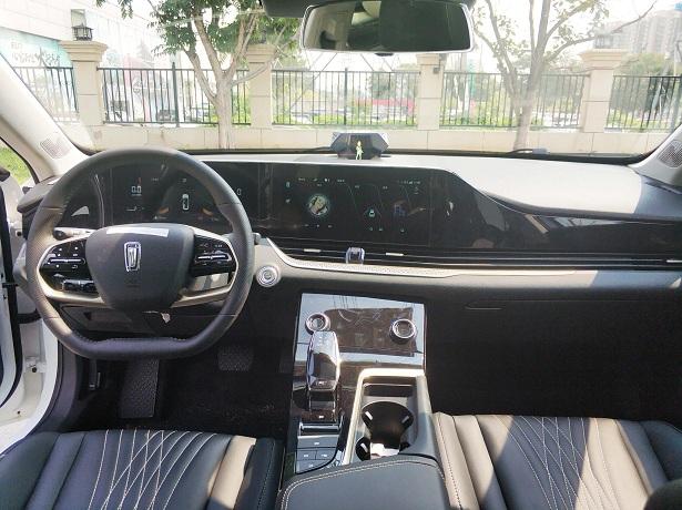 主流造型元素大融合，全新奔腾B70实车曝光，还能火吗？