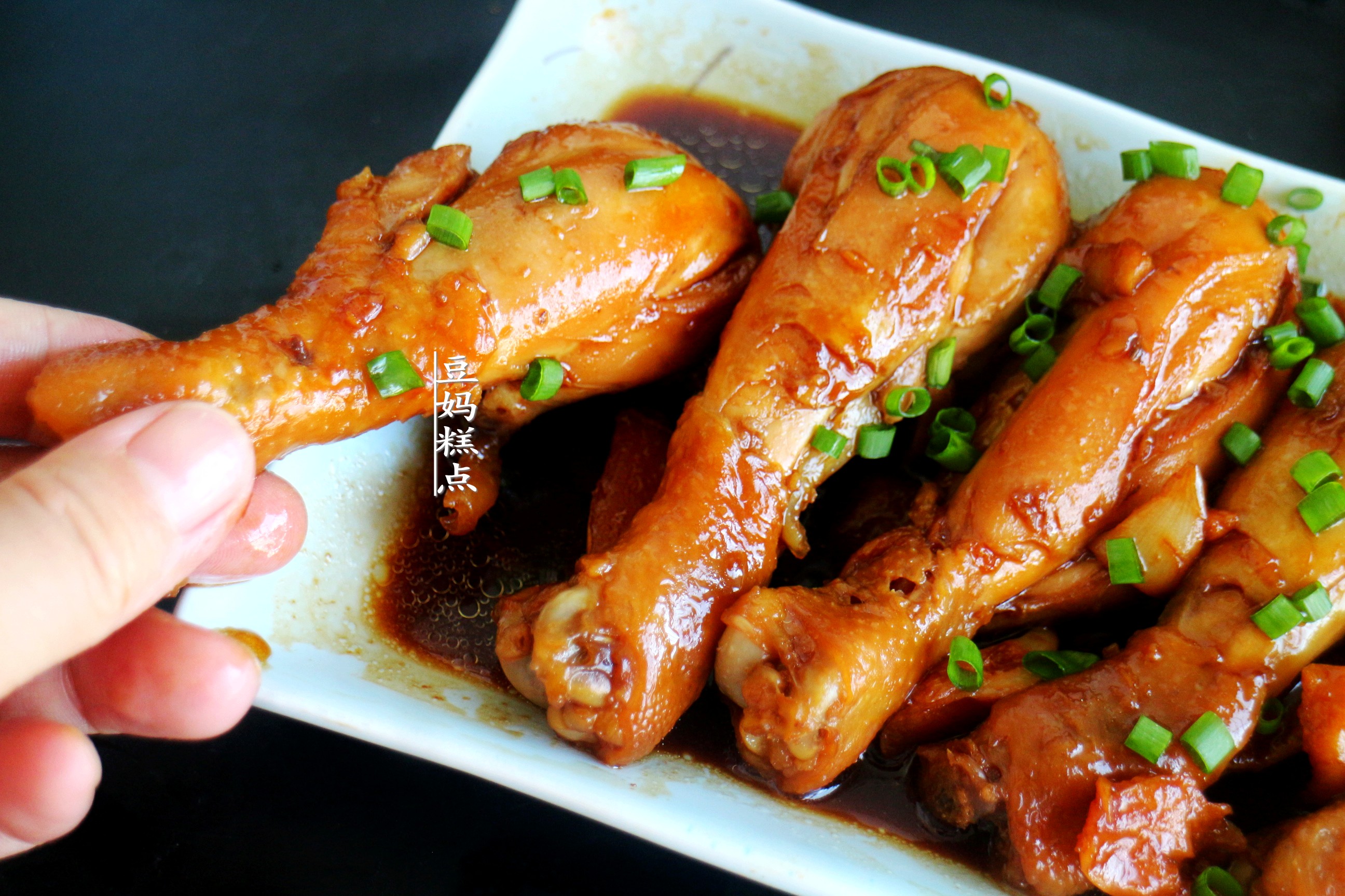 一个超简单的鸡腿吃法，煮10分钟，盖盖一焖，又嫩又入味