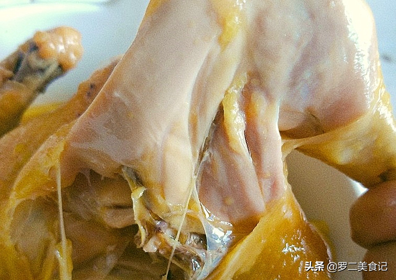 广东的盐焗鸡太香了，电饭煲就能做，一个星期做一次，吃着太香了