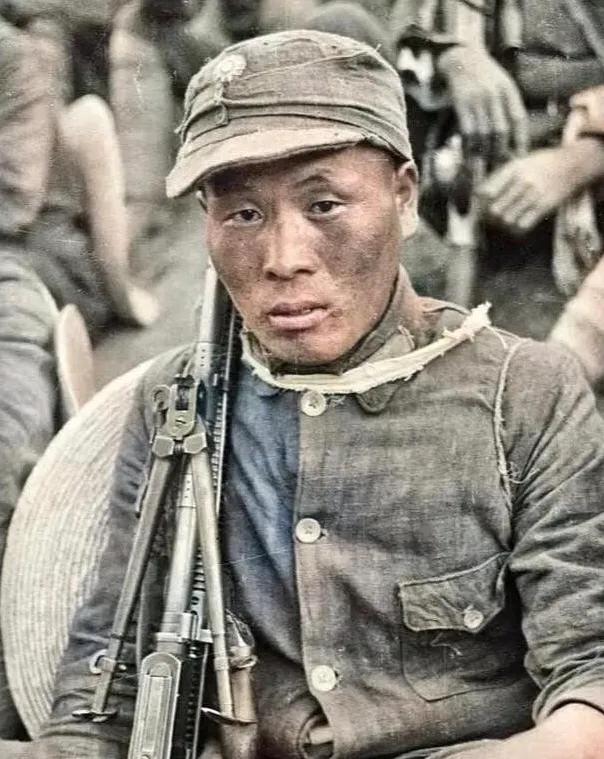 ��ʵ�İ�·����һ���ɫ��Ƭ��Ŀ����棬ɱ������