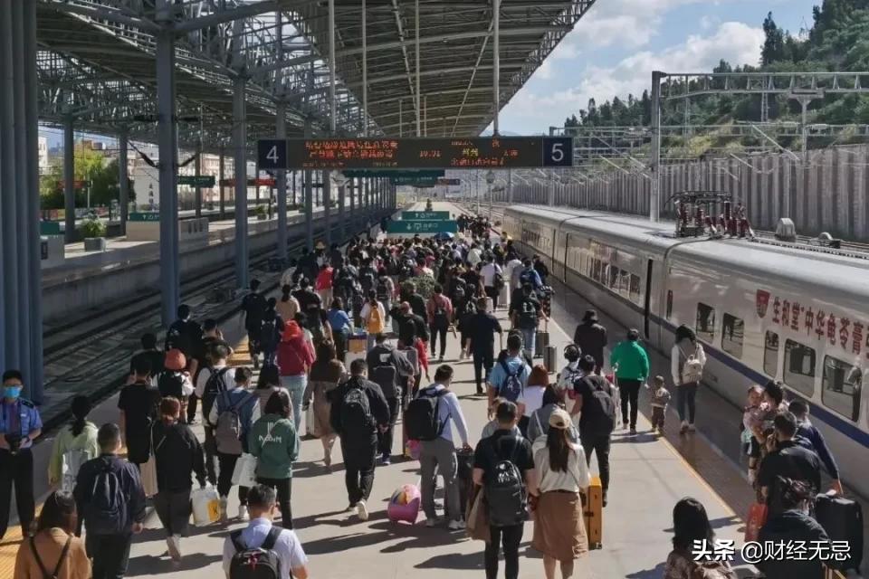 疫情惹祸“返乡潮”遇冷，就地过年中国迎来哪些机会？