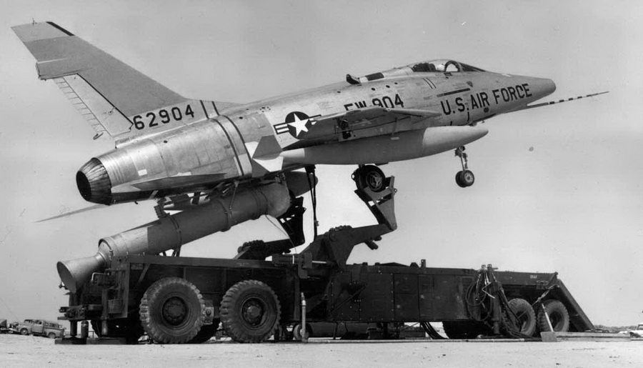 百系经典（一）：痛苦中开创超音速时代的F-100战斗机