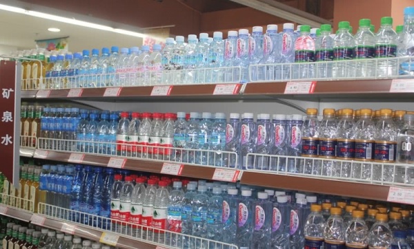 中国瓶装水界的销量冠军，超越怡宝、百岁山，