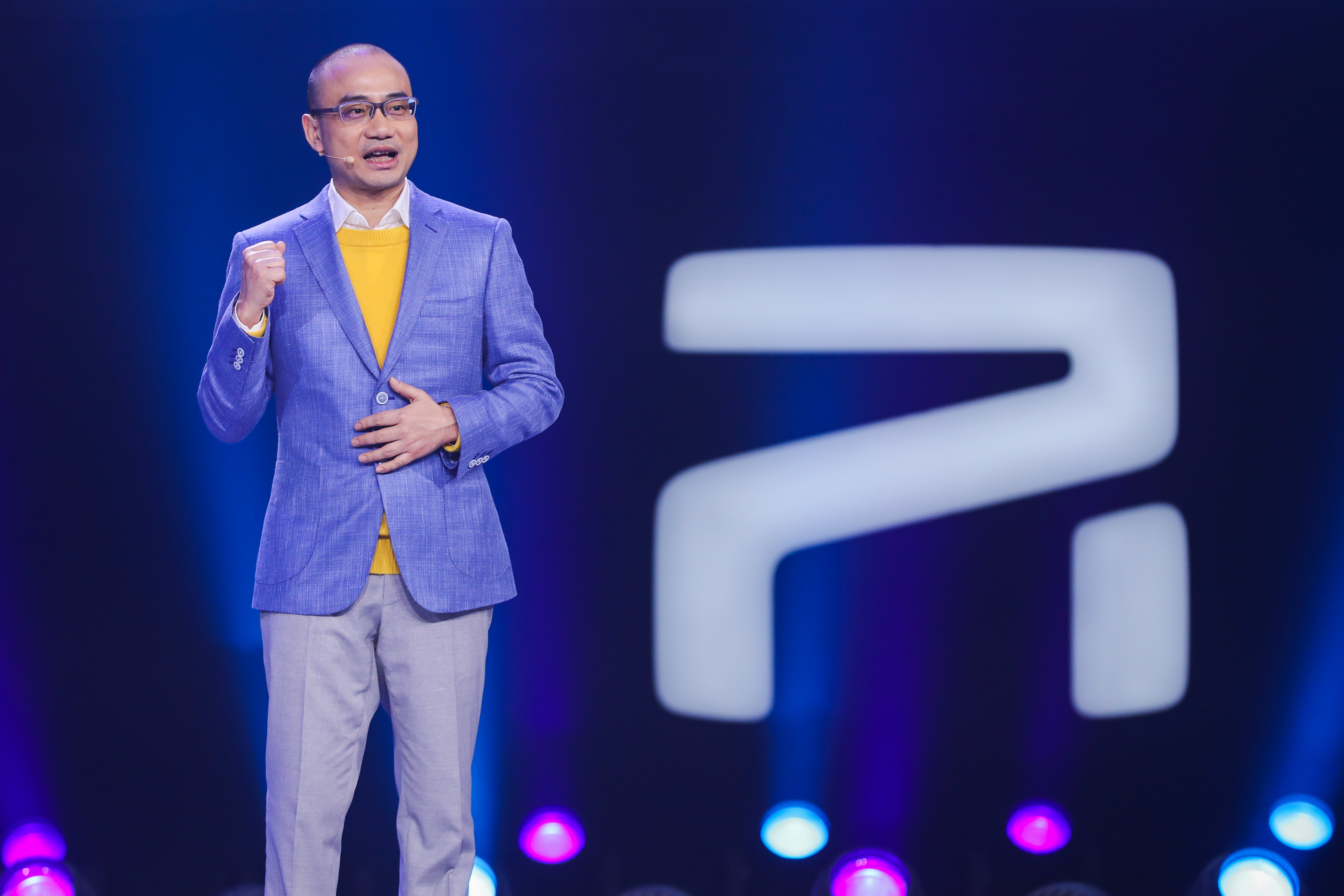 上市当天即热卖，全球首款5G智能汽车MARVEL R重磅上市