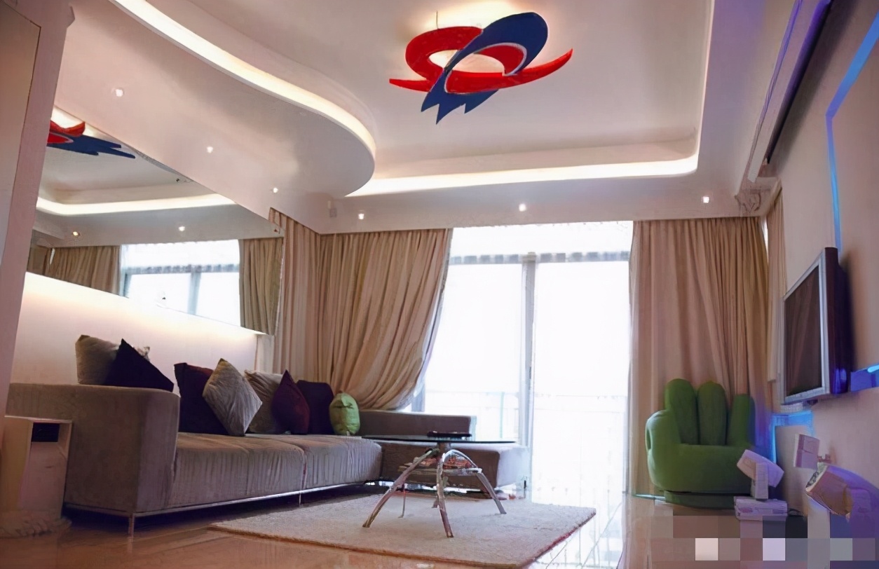 林志颖上亿豪宅有多豪？客厅摆法拉利做装饰，